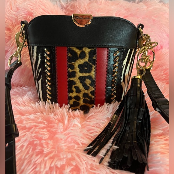 Michael Kors Mini Bucket Bag - Picture 2 of 8